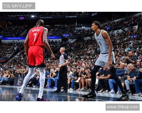 火箭与马刺常规赛激战正酣球迷期待精彩对决与精彩表现